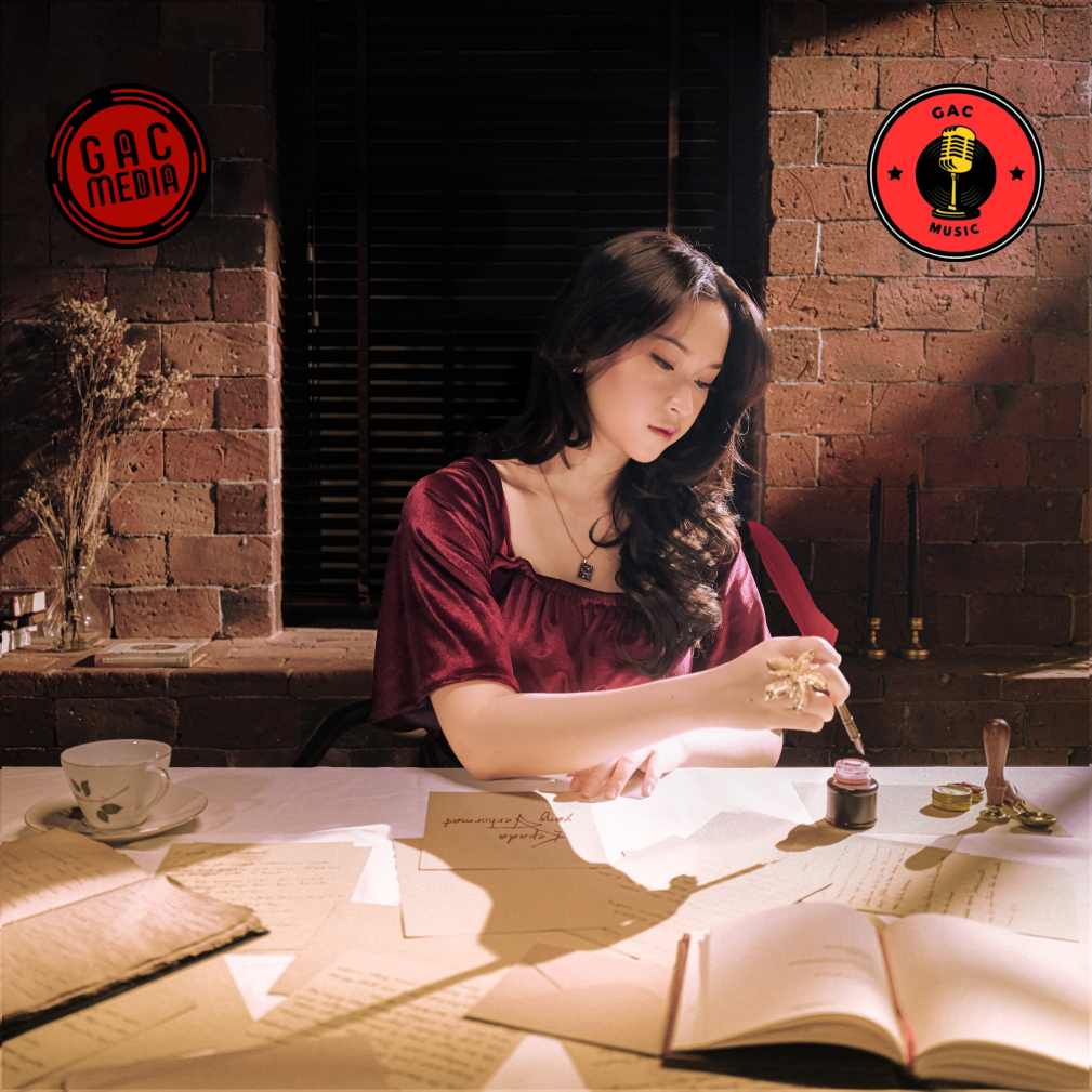 Cover resmi album Raissa Anggiani “Kepada, Yang Terhormat”.