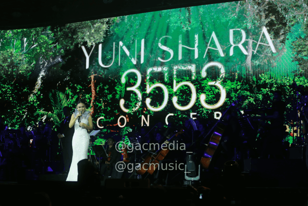Yuni Shara tampil di atas panggung 3553 Concert Istora Senayan 2025