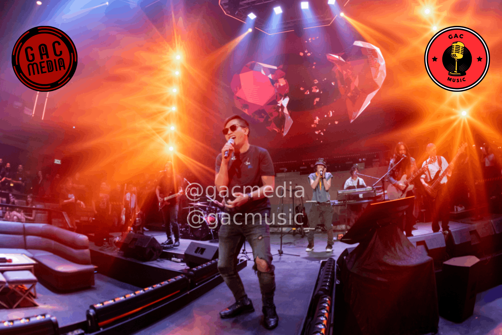 Yuke Sampurna DEWA 19 tampil sebagai vokalis membawakan lagu Benci Mencinta