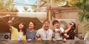 Poster resmi film Unexpected Family dengan nuansa drama keluarga