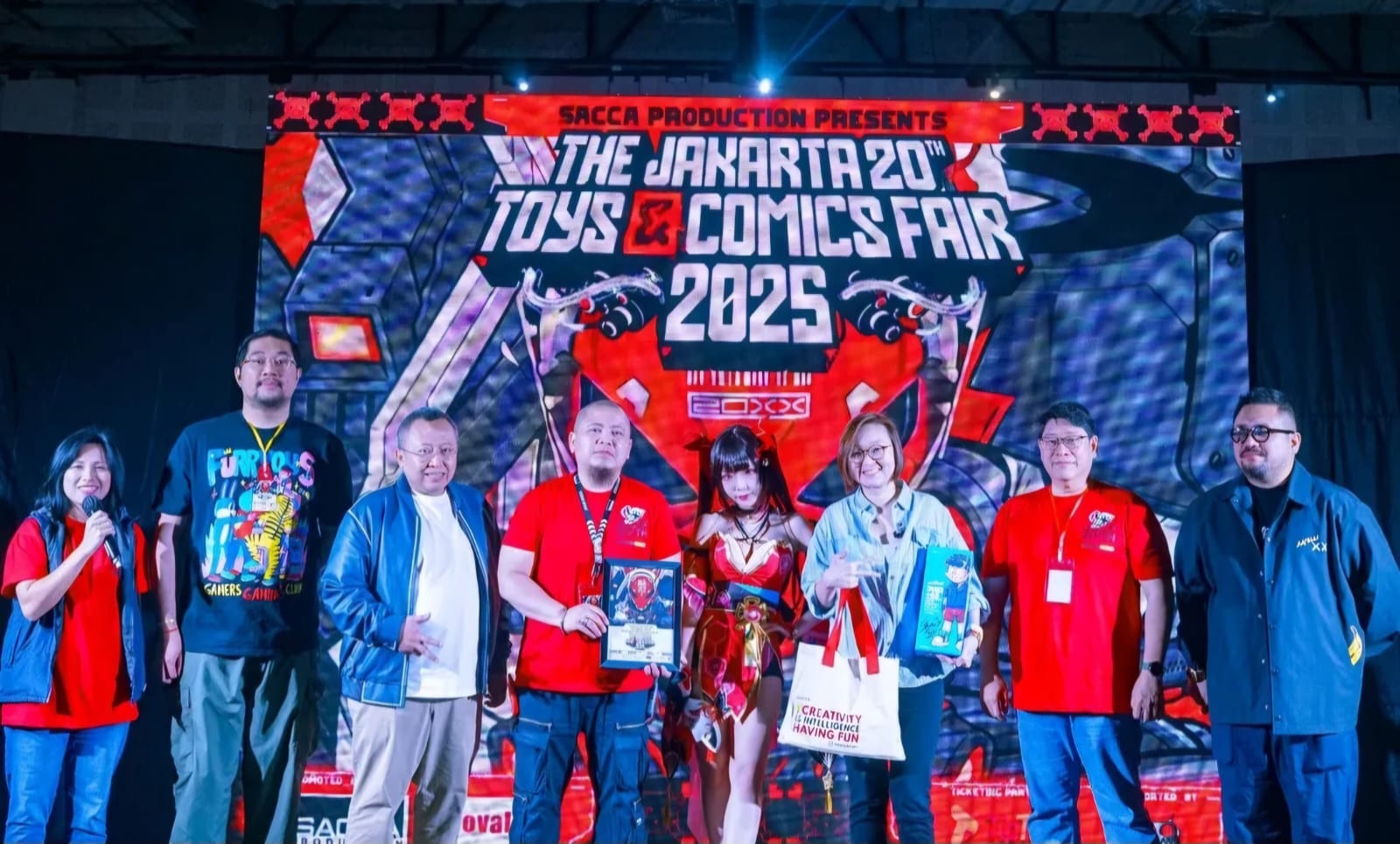 Suasana Jakarta Toys & Comics Fair dengan pengunjung dan exhibitor pop culture