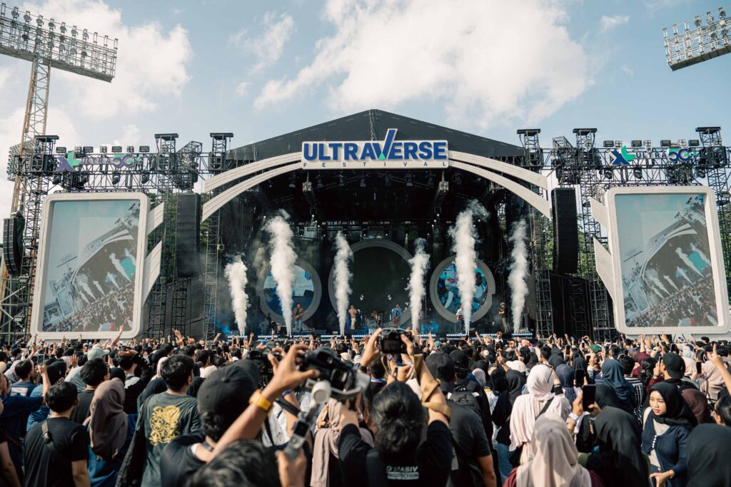 Suasana ribuan penonton di Ultraverse Festival Jakarta 2026 di Stadion Madya GBK