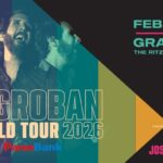 Josh Groban tiba di Bandara Jakarta menjelang konser GEMS World Tour 2026.